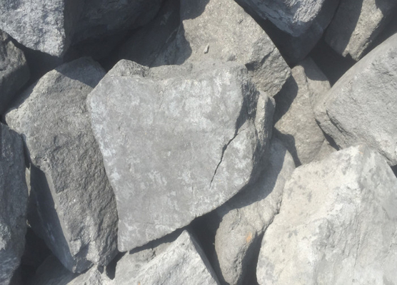 Multi Grade Black Hard Coke Mineral 100-150MM Karbon Tetap Tinggi
