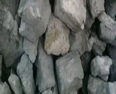 Bahan Kokas Pengecoran Blok Besar Untuk Pengecoran Nilai Kalor 30400kj/Kg