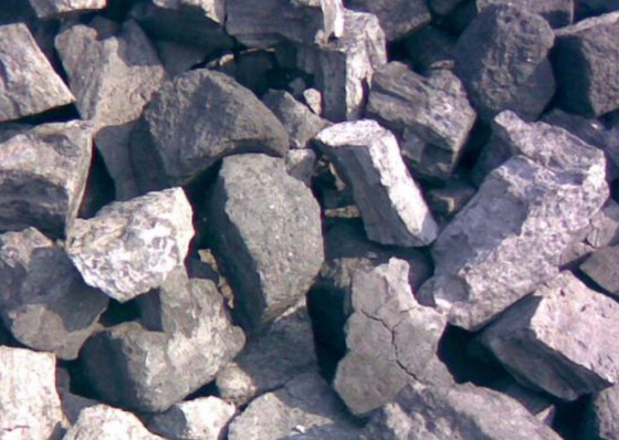 Meningkatkan Suhu Logam Bahan Baku Kokas Metalurgi Big Block