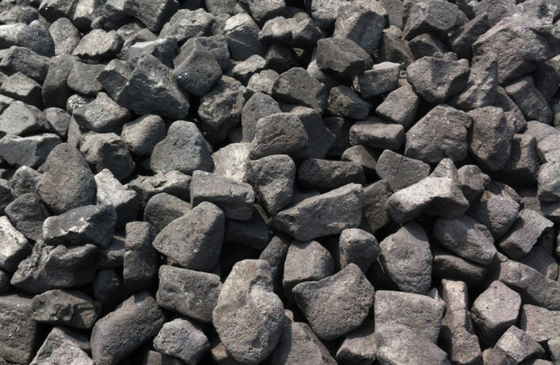Low S High Grade Big Coke Bahan Bakar Padat Panas 31000 Kj / Kg 8% Ash 80-120mm